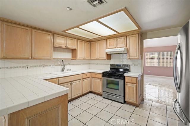 11833 Pendleton Street, Sun Valley CA: https://media.crmls.org/medias/dfa00c8a-9fca-49f2-8ddb-eae07f6814e2.jpg