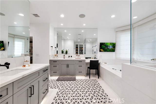 Detail Gallery Image 31 of 61 For 29219 Laro Dr, Agoura Hills,  CA 91301 - 5 Beds | 4/3 Baths