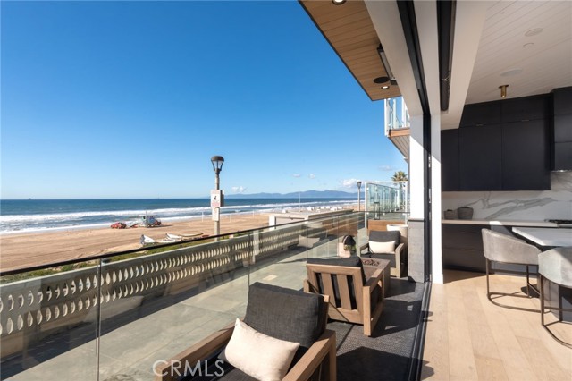 Detail Gallery Image 14 of 53 For 2200 the Strand a,  Manhattan Beach,  CA 90266 - 2 Beds | 2 Baths