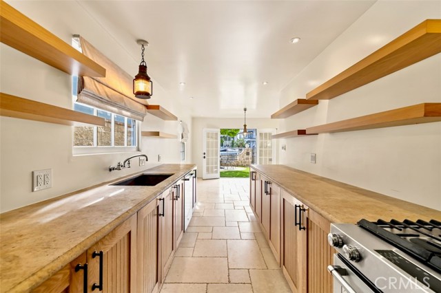 Detail Gallery Image 19 of 59 For 89 Rivo Alto Canal, Long Beach,  CA 90803 - 5 Beds | 3/1 Baths