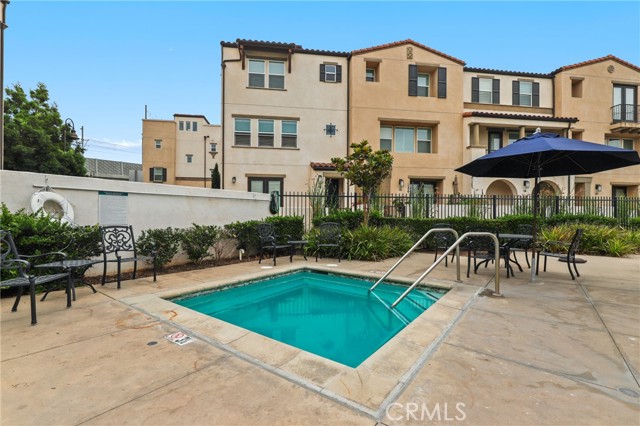 649 W Foothill Boulevard, Glendora CA: https://media.crmls.org/medias/dfa22aa0-8f92-4741-a38c-65f4df81306d.jpg
