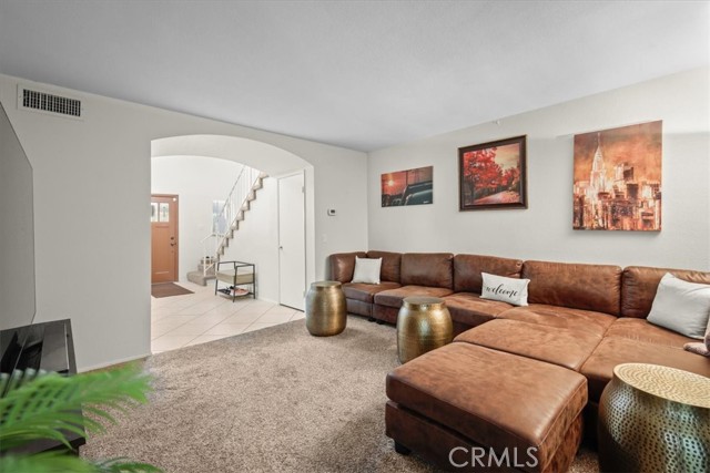 Detail Gallery Image 9 of 70 For 15717 Rosehaven Ln, Canyon Country,  CA 91387 - 3 Beds | 2/1 Baths
