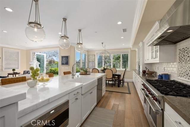 4 Summer House Lane, Newport Beach CA: https://media.crmls.org/medias/dfa45cc9-08d9-4b62-9c7c-4090987d9435.jpg