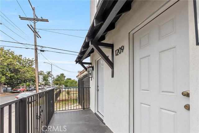 1209 W 40th Place, Los Angeles CA: https://media.crmls.org/medias/dfa4c11a-9db4-4ff8-bf36-6d6466c5b71e.jpg