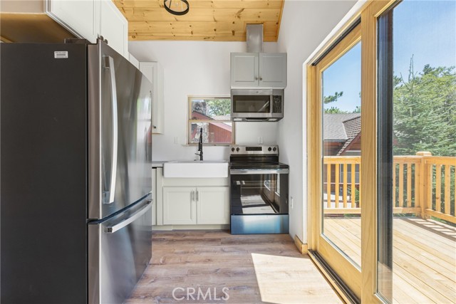33149 Holcomb Creek Drive, Green Valley Lake CA: https://media.crmls.org/medias/dfa4e326-b48a-4b6c-912a-330e3574897e.jpg