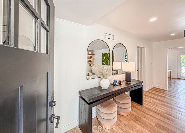 Detail Gallery Image 2 of 54 For 22245 Welby Way, Woodland Hills,  CA 91303 - 4 Beds | 3 Baths
