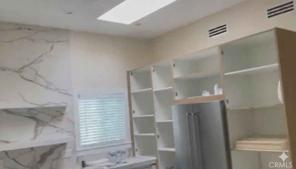 MLS #OC25256345 image #2