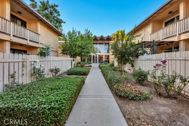 Detail Gallery Image 1 of 50 For 8100 Canby Ave #4,  Reseda,  CA 91335 - 2 Beds | 2 Baths