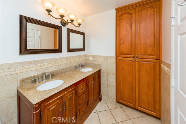 10165 Sully Drive, Sun Valley CA: https://media.crmls.org/medias/dfa72ebc-2a2f-4dd5-8893-71a3e7fae9b7.jpg