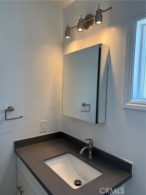 Detail Gallery Image 7 of 18 For 2308 Harriman Ln #D,  Redondo Beach,  CA 90278 - 2 Beds | 1/1 Baths