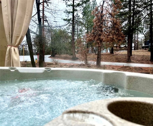 Detail Gallery Image 15 of 19 For 33064 Arrowbear, Running Springs,  CA 92382 - 1 Beds | 1 Baths