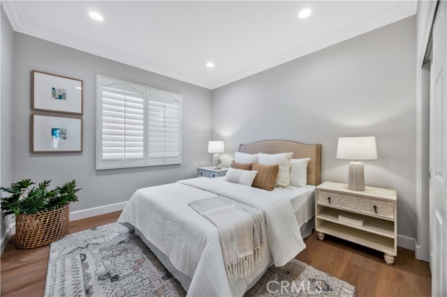 9 Whitford, Irvine CA: https://media.crmls.org/medias/dfa9dd46-1efe-4156-acdc-e9b5115ab224.jpg