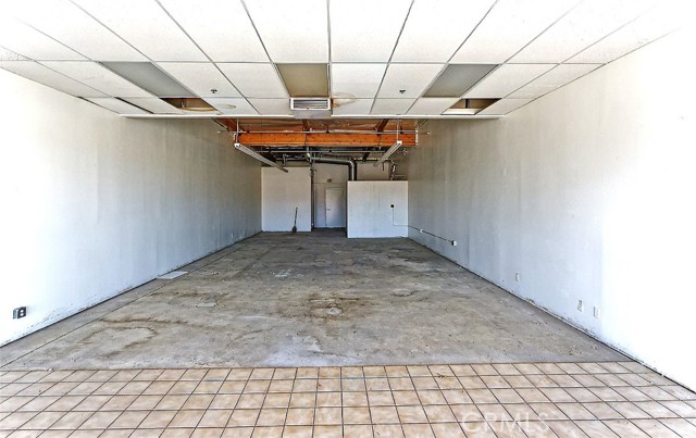 13534 Navajo Road, Apple Valley, California 92308, ,Commercial Lease,For Rent,13534 Navajo Road,CRHD25069136