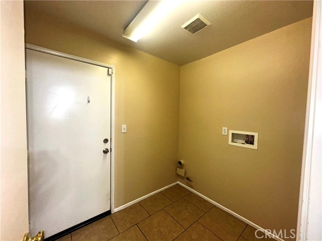 Detail Gallery Image 9 of 20 For 13168 Dixon, Victorville,  CA 92392 - 5 Beds | 3 Baths