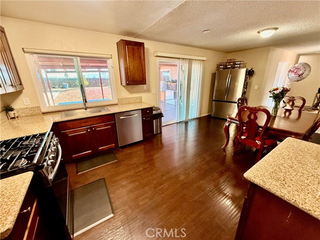 Detail Gallery Image 12 of 33 For 14210 Kingsway Ct, Moreno Valley,  CA 92553 - 4 Beds | 2 Baths