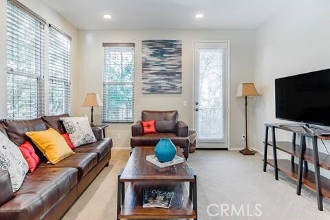 Detail Gallery Image 2 of 26 For 209 Tall Oak, Irvine,  CA 92603 - 3 Beds | 3/1 Baths