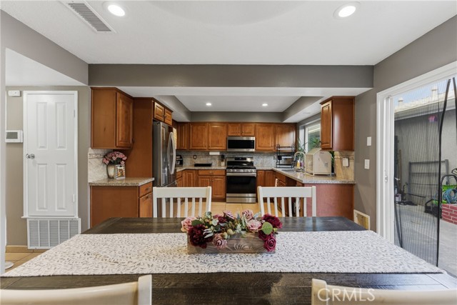 Detail Gallery Image 18 of 44 For 8901 Serapis #24,  Downey,  CA 90240 - 3 Beds | 3 Baths