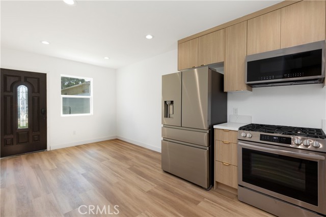 8021 West Boulevard, Inglewood CA: https://media.crmls.org/medias/dfacea05-6c71-42d0-8bb3-e9aaf9b480bb.jpg