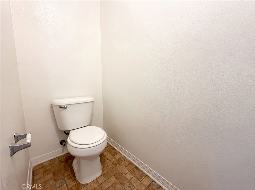 https://media.crmls.org/medias/dfade5f4-bb83-4ab7-813e-48779881e6f7.jpg?preset=X-Large