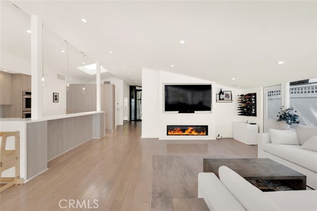 2712 N Beverly Glen Boulevard, Los Angeles CA: https://media.crmls.org/medias/dfae1bd8-8e02-4fdb-a92a-20936fa1fd59.jpg