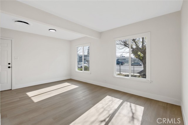 Detail Gallery Image 9 of 28 For 412 E Fairview Rd, Bakersfield,  CA 93307 - 2 Beds | 1 Baths