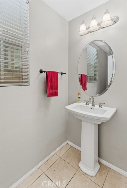 Detail Gallery Image 15 of 39 For 814 Pyramid Ct, Corona,  CA 92880 - 4 Beds | 2/1 Baths