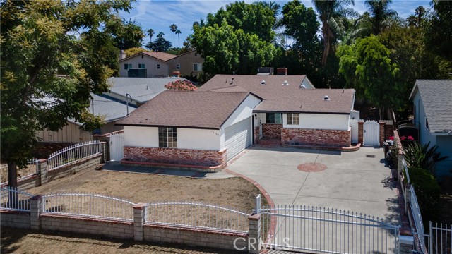 Detail Gallery Image 2 of 14 For 15948 Wyandotte St, Lake Balboa,  CA 91406 - 3 Beds | 2 Baths