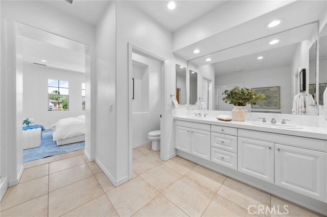 97 Twin Gables, Irvine CA: https://media.crmls.org/medias/dfb0b90d-de2d-4e12-bf7e-e98b5e78e6c0.jpg