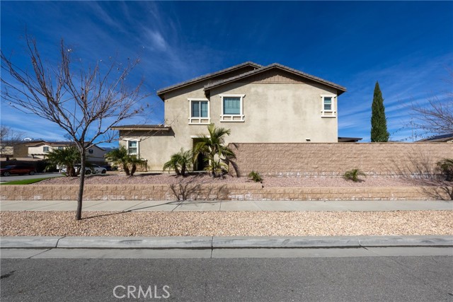 Detail Gallery Image 4 of 29 For 6949 Dewpoint Way, Fontana,  CA 92336 - 4 Beds | 3 Baths