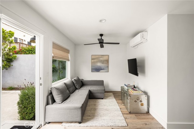 661 Grand Avenue, Long Beach CA: https://media.crmls.org/medias/dfb11c41-3c17-4162-8012-f4d129fc7d1c.jpg