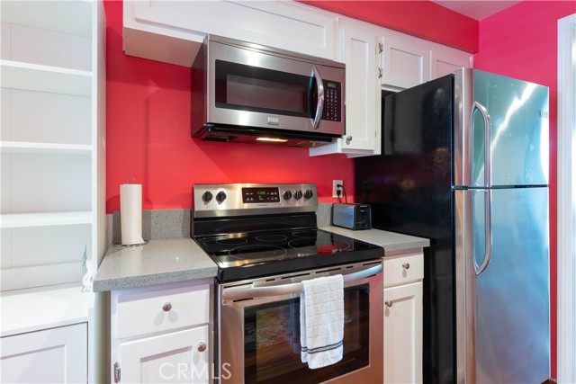 Detail Gallery Image 4 of 22 For 3452 Elm Ave #203,  Long Beach,  CA 90807 - 1 Beds | 1 Baths