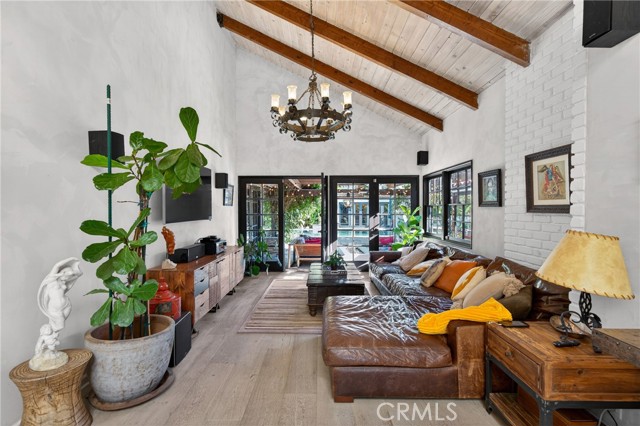 Detail Gallery Image 25 of 75 For 5526 Fulton, Sherman Oaks,  CA 91401 - 3 Beds | 3 Baths