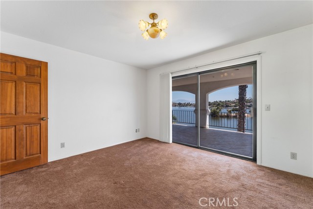 21998 Strawberry Lane, Canyon Lake CA: https://media.crmls.org/medias/dfb48320-9a34-4d6f-a40e-66157735d919.jpg