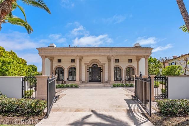 2 Gallery Place, Newport Coast CA: https://media.crmls.org/medias/dfb48a65-f87a-4aed-ad0e-eb2cb4796760.jpg