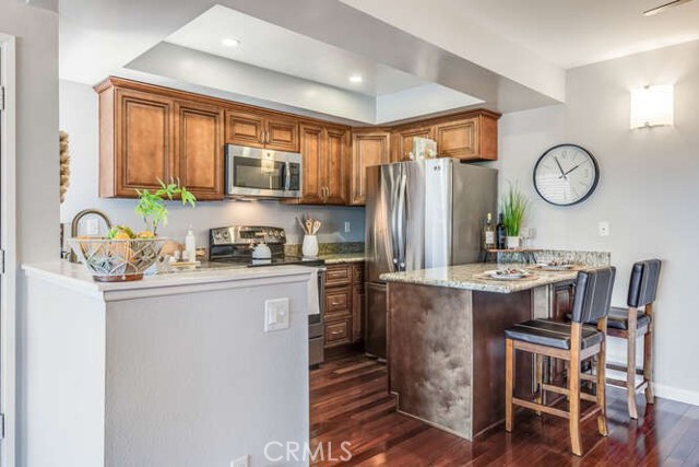 Kitchen and breakfast bar