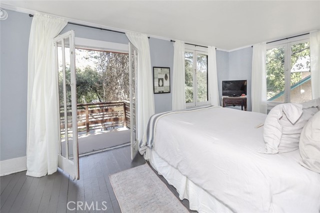 1010 N Madison Avenue, Pasadena CA: https://media.crmls.org/medias/dfb55594-212c-4c58-83ae-4f7c5608a959.jpg