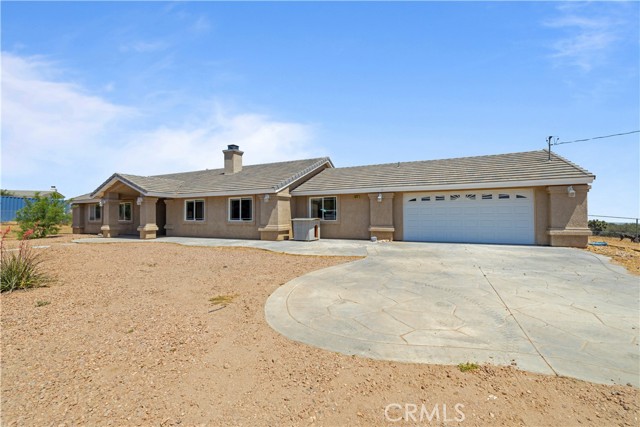 8648 El Centro Rd, Phelan, CA 92371