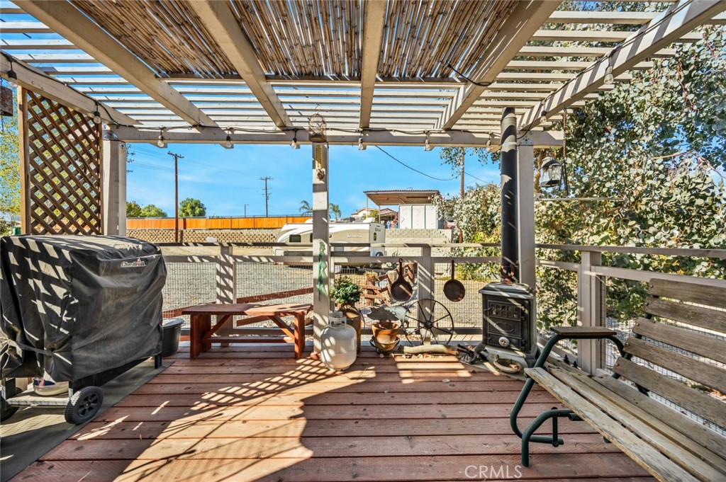 https://media.crmls.org/medias/dfb55c7d-08de-4459-87d6-d0806117001e.jpg?preset=X-Large