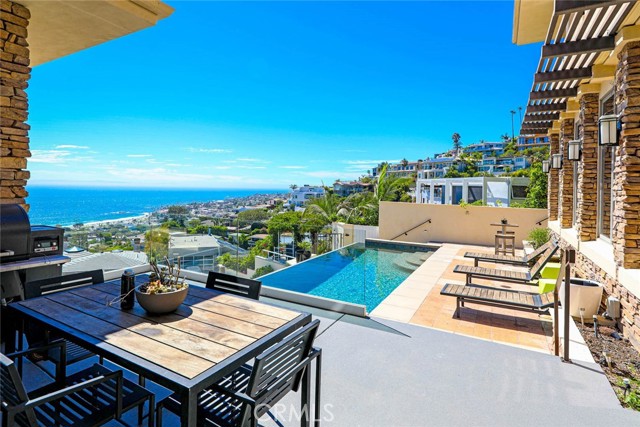 Detail Gallery Image 6 of 40 For 1076 Skyline Dr, Laguna Beach,  CA 92651 - 4 Beds | 4/1 Baths