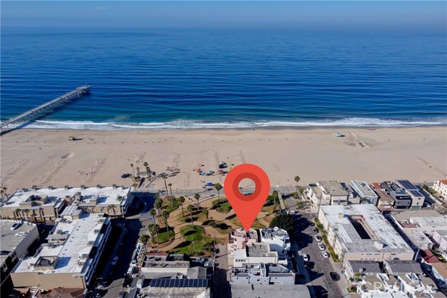 38 15th Street, Hermosa Beach, California 90254, 4 Bedrooms Bedrooms, ,3 BathroomsBathrooms,Residential,Sold,15th,SB22234802