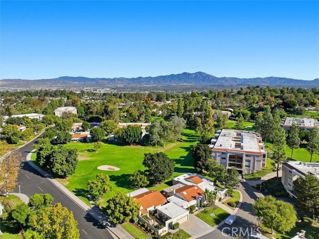 5512 W Paseo Del Lago, Laguna Woods CA: https://media.crmls.org/medias/dfb70400-7447-4273-8201-381529534bab.jpg