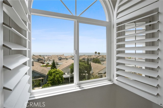 2210 Calle Opalo, San Clemente CA: https://media.crmls.org/medias/dfb7e094-1ba6-4e06-91b9-8f45942f98d9.jpg