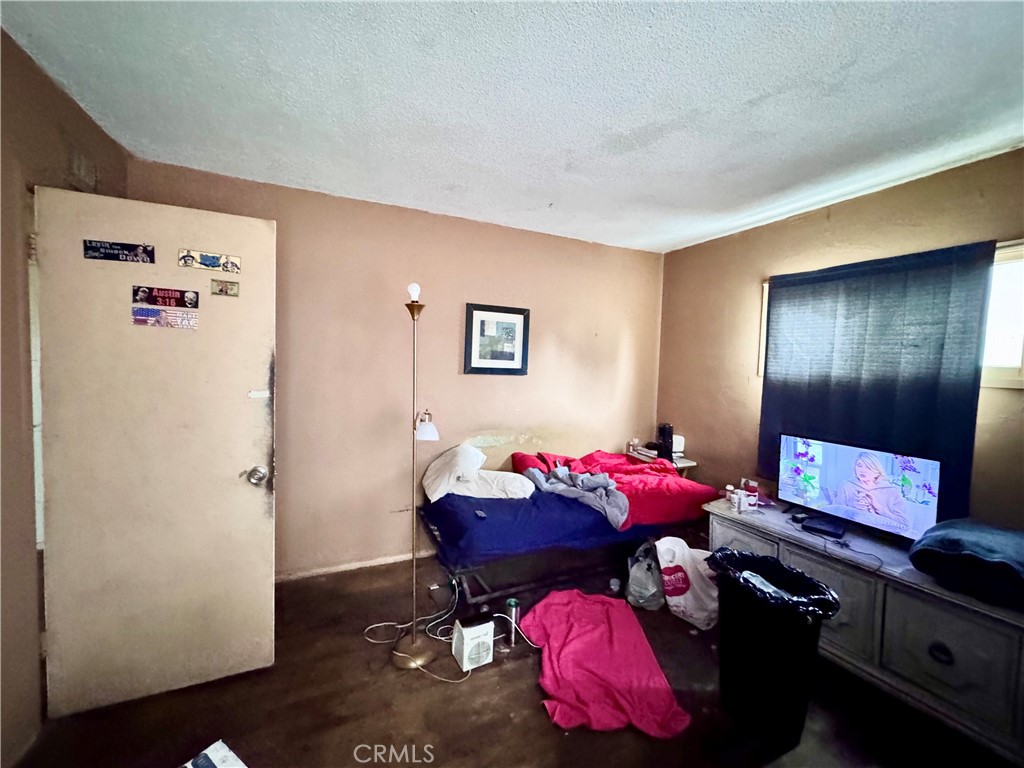 https://media.crmls.org/medias/dfb8624d-53ae-463f-b47a-cfaab10235ae.jpg?preset=X-Large