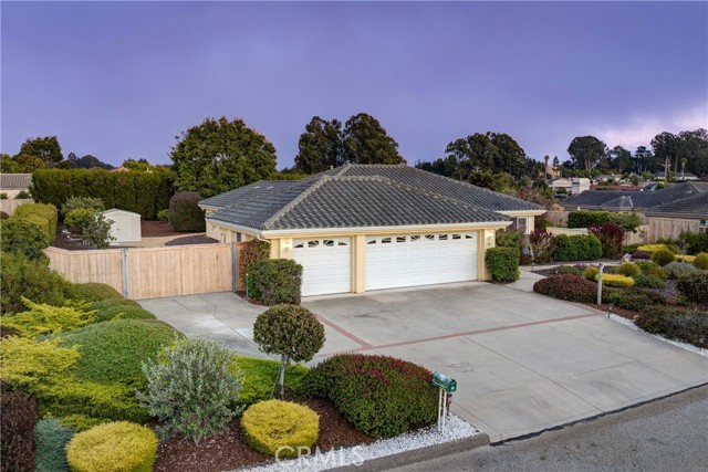 585 Red Tail Meadow Lane, Arroyo Grande CA: https://media.crmls.org/medias/dfb8b918-988a-4977-a064-620865824598.jpg