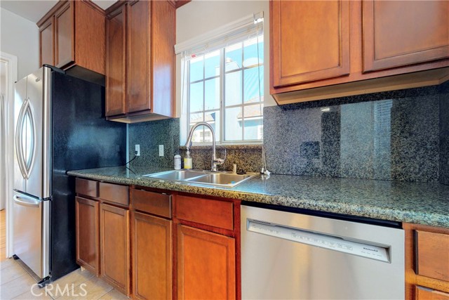 Detail Gallery Image 8 of 35 For 7648 Ostrom Ave, Lake Balboa,  CA 91406 - 4 Beds | 3 Baths