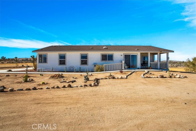 Detail Gallery Image 3 of 67 For 3820 Lucerne Vista Ave, Yucca Valley,  CA 92284 - 3 Beds | 3 Baths