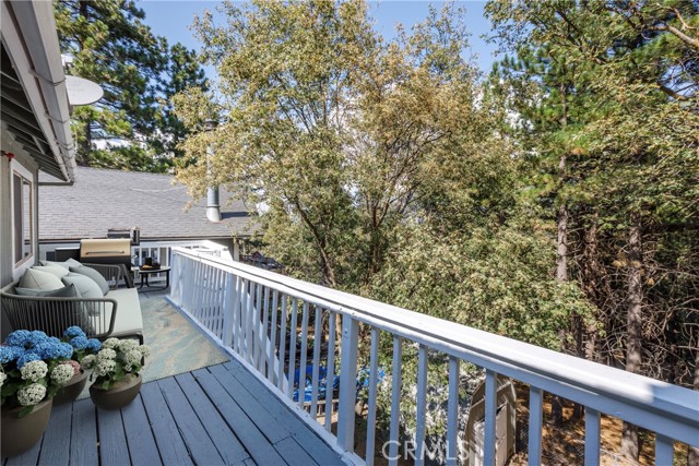 Detail Gallery Image 3 of 25 For 1187 Scenic Way, Rimforest,  CA 92378 - 2 Beds | 1/1 Baths