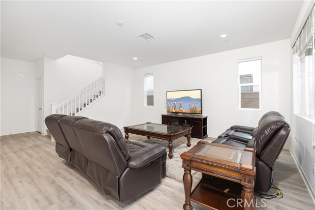 Detail Gallery Image 8 of 38 For 2941 E Travertine St, Ontario,  CA 91762 - 5 Beds | 4 Baths