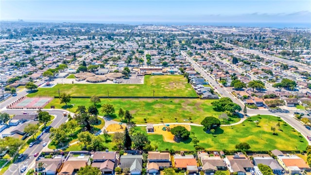 2401 El Portal Way, Oxnard CA: https://media.crmls.org/medias/dfba4a9a-8542-4589-9300-1193cd41d094.jpg