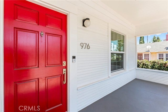 976 N Loma Vista Drive, Long Beach CA: https://media.crmls.org/medias/dfbaf6eb-24a9-4b54-aab9-ed9cd4945e8a.jpg